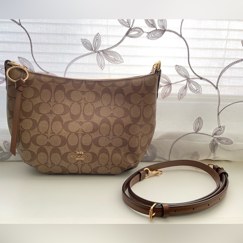 NWOT - COACH SMALL SKYLAR HOBO IN SIGNATURE
CANVAS - TAN